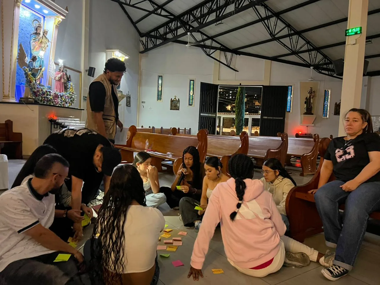 Encuentro grupal con jóvenes